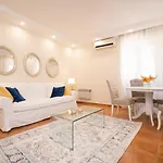 Old Town Gem - Elegant Guilford Apartament
