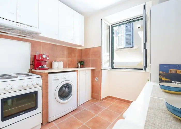 Old Town Gem - Elegant Guilford Apartment *