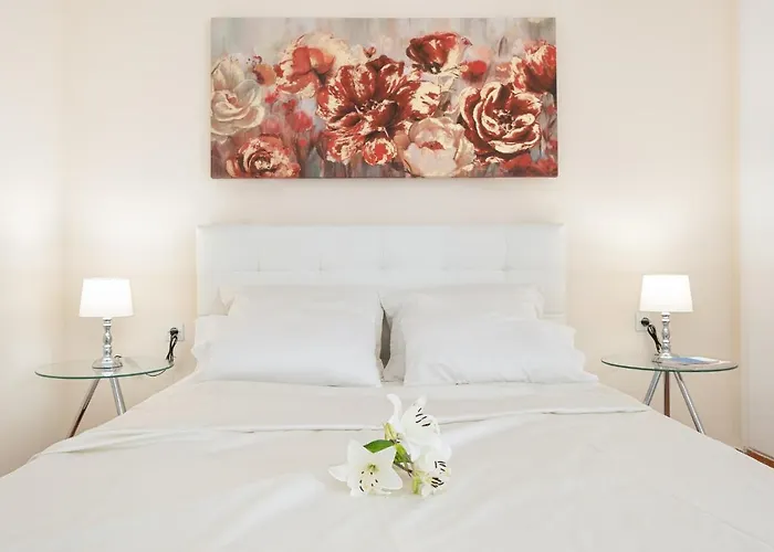 Old Town Gem - Elegant Guilford Apartment *